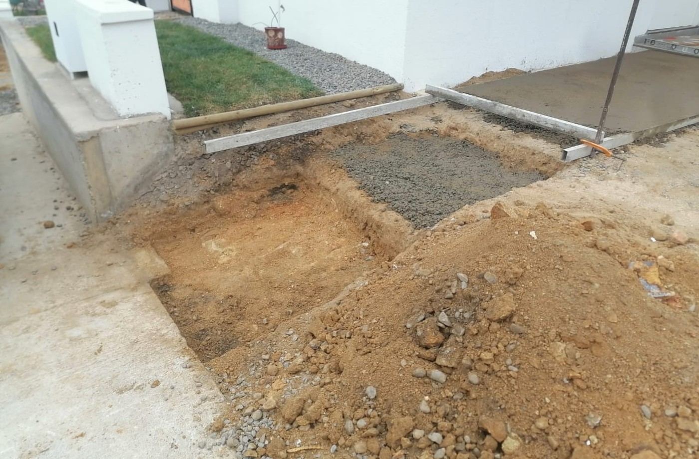 Preparación de terreno y delimitación del acceso